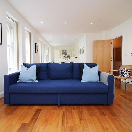 No 2 Under The Clock By Ssw - 2Br, Right In The City Centre, Sleeps 6 Cardiff Exterior photo