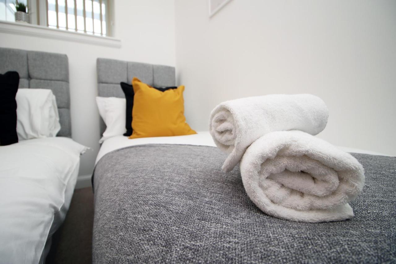 No 2 Under The Clock By Ssw - 2Br, Right In The City Centre, Sleeps 6 Cardiff Exterior photo