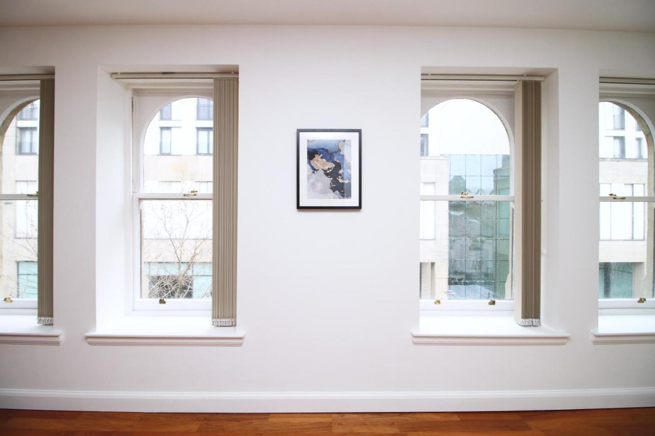 No 2 Under The Clock By Ssw - 2Br, Right In The City Centre, Sleeps 6 Cardiff Exterior photo