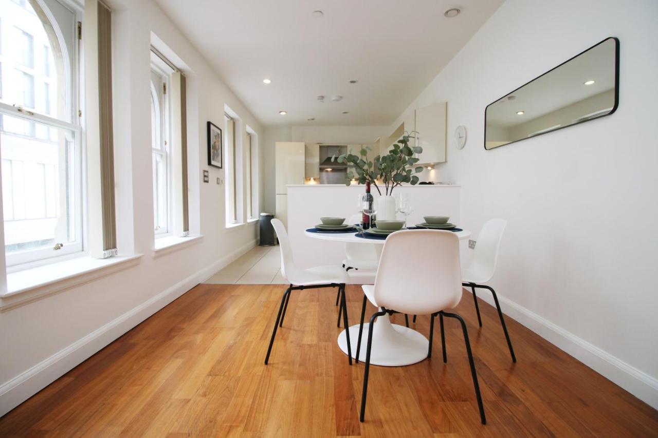 No 2 Under The Clock By Ssw - 2Br, Right In The City Centre, Sleeps 6 Cardiff Exterior photo