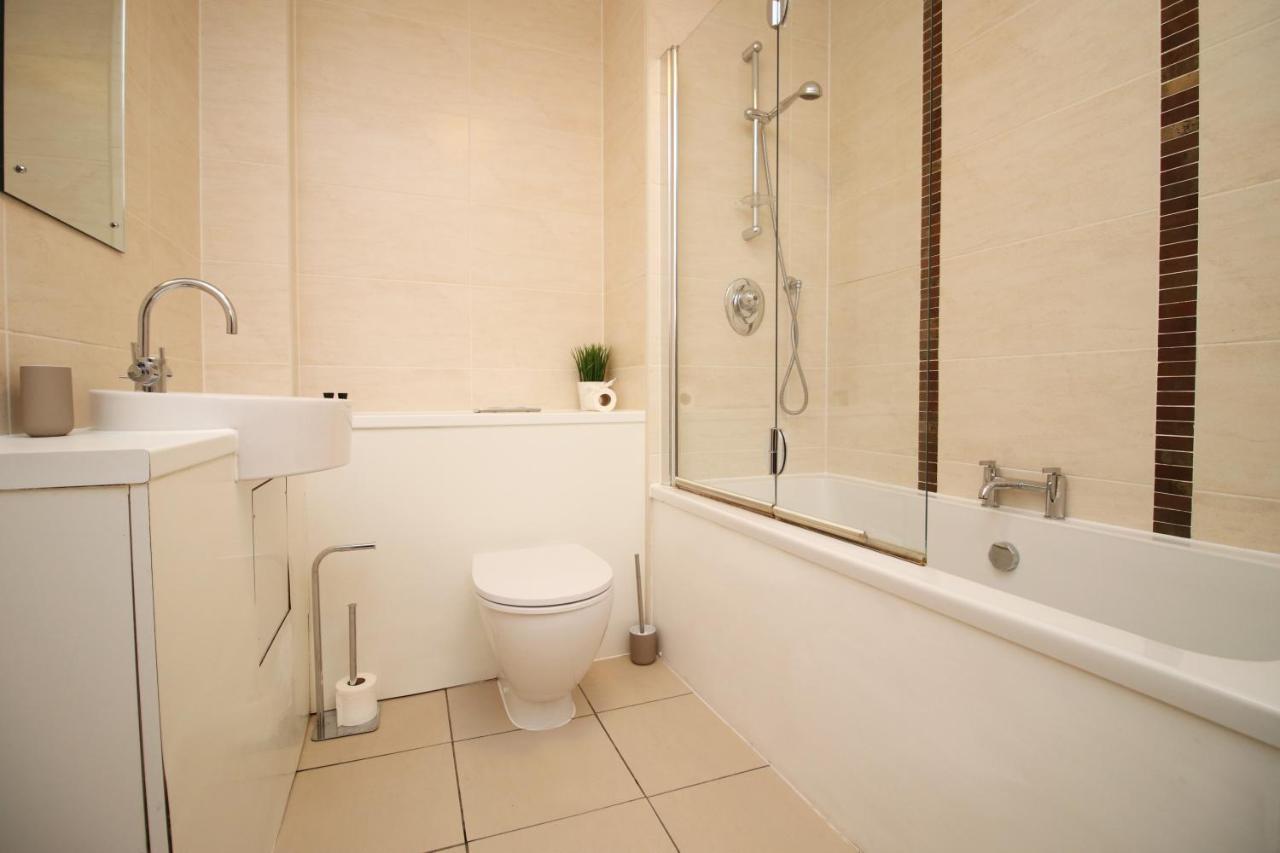 No 2 Under The Clock By Ssw - 2Br, Right In The City Centre, Sleeps 6 Cardiff Exterior photo