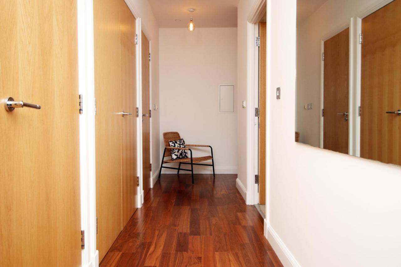 No 2 Under The Clock By Ssw - 2Br, Right In The City Centre, Sleeps 6 Cardiff Exterior photo