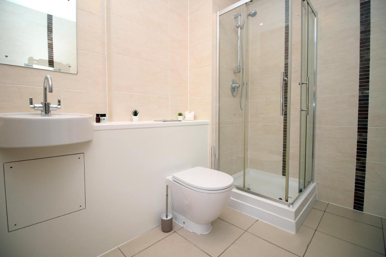 No 2 Under The Clock By Ssw - 2Br, Right In The City Centre, Sleeps 6 Cardiff Exterior photo